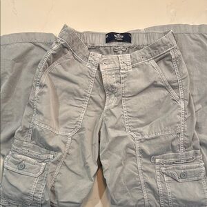 Hollister Cargo low rise baggy pants 
Size XS
greyish blue 
Great condition